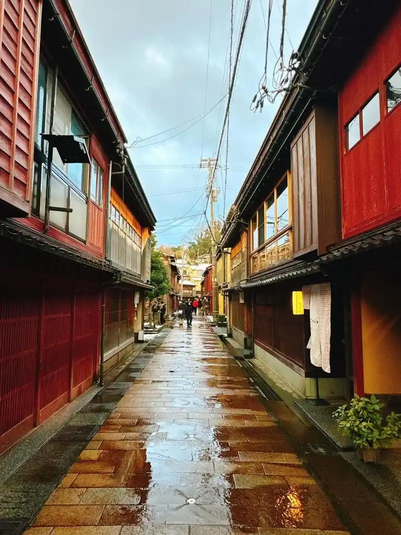 Higashi Chaya District
